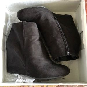 Black wedge bootie